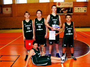 Novada skolu basketbola turnīrā C vecuma grupā uzvar ģimnāzijas komanda