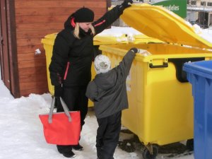 Bērnudārza „Saulīte” bērni apmeklē atkritumu šķirošanas laukumu