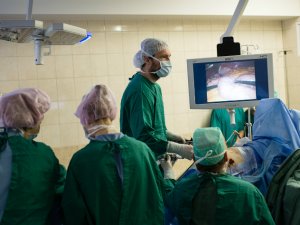  Siguldas slimnīcā veikta 500. bariatriskās ķirurģijas operācija Norvēģijas pacientam