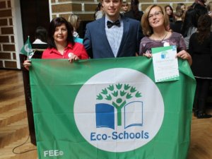 „Ieviņa” saņem Zaļo karogu un starptautisko ekoskolas sertifikātu