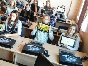  Siguldas Valsts ģimnāzija atklāj planšetdatoru klasi