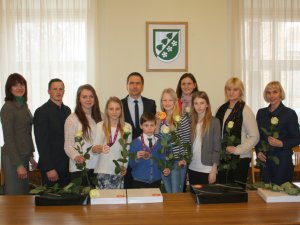 Priekšsēdētājs sveic Latvijas Jaunatnes ziemas Olimpiādes medaļniekus