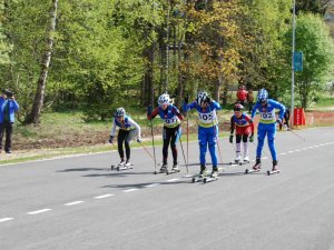 Noskaidroti ātrākie sprinteri „Sigulda open” rollerslēpošanā