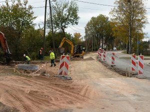 Dārza ielā notiek ceļa asfalta seguma atjaunošana un lietusūdens kanalizācijas sistēmas pārbūve