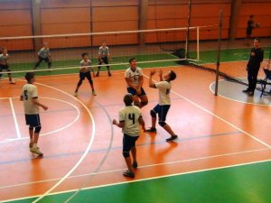 Latvijas Jaunatnes volejbola čempionātā aizvadītas pirmā posma spēle