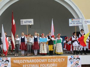 „Vizbulītes” dejotāji piedalās starptautiskā deju festivālā Polijā