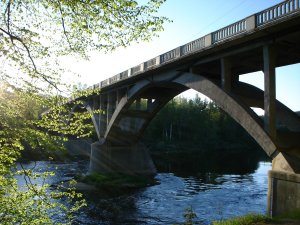 Ar aizraujošu pasākumu programmu 30.gadu noskaņās sestdien Siguldā atklās pārbūvēto tiltu pār Gauju
