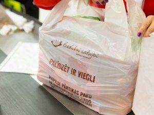 Siguldā savāktas 366 pārtikas pakas trūkumā nonākušām ģimenēm