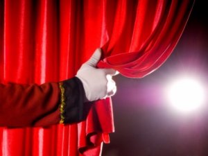Siguldas Tautas teātris aicina uz iestudējuma „Vajadzīgs melis” pirmizrādi