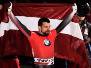 Martins Dukurs kļūst par Soču olimpisko spēļu čempionu; Tomasam – bronza
