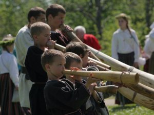 Latvijas bērnu folkloras kopu svētki „Būt man kalna galiņā!”