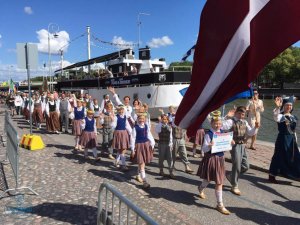 Laurenču sākumskolas tautas deju kolektīvs piedalās festivālā Somijā