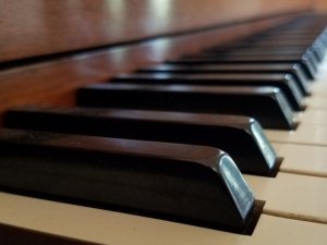 Aizvadīts Lūcijas Garūtas jauno pianistu konkurss 