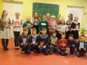 Allažu pamatskolas skolēni piedalās konkursā „Skaļā lasīšana”