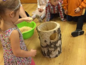 Bērnudārza „Saulīte” bērni gatavo mājas pūcēm