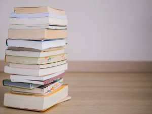 Siguldas 1.pamatskolas skolēni saņem grāmatas par mācību sasniegumiem