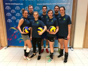Siguldas Valsts ģimnāzijas skolotājiem – zelts volejbola sacensībās 