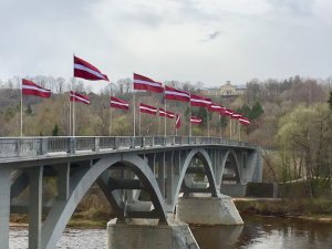 Gaujas tilta pārbūvi Siguldā novērtē gan profesionāļi, gan autobraucēji