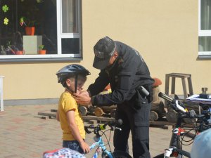 Pašvaldības policijas inspektori stāsta par drošību bērniem
