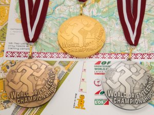 Noskaidroti ātrākie orientieristi stafetē; čempionāts Siguldā tuvojas izskaņai