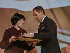 Latvijas Republikas proklamēšanas 100.gadadienas pasākumā godināti Siguldas novada iedzīvotāji