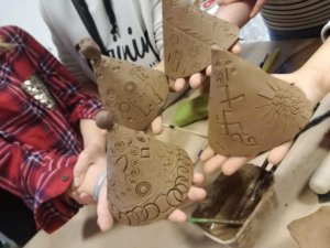 Siguldas 1.pamatskolas skolēni apmeklē keramikas darbnīcu
