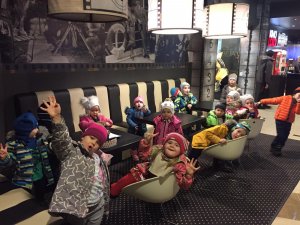 Allažu pirmsskolas izglītības grupu bērni apmeklē kino