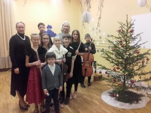 Allažos izskanējis Mālpils Mūzikas un mākslas skolas Ziemassvētku koncerts 