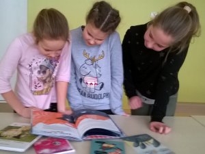 Allažu pamatskolas skolēni piedalās „Lasīšanas stundās”