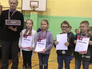 Sporta skolas dambretistiem godalgotas vietas Latvijas 72. Skolēnu sporta spēlēs