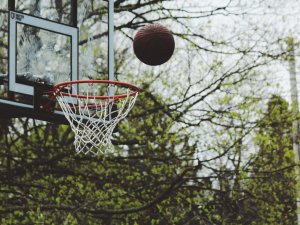 Jauniešu iniciatīvu centrs „Mērķis” aicina pievienoties draudzīgā basketbola grupā