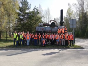 Siguldas 1. pamatskolas skolnieki iepazīst ceļu būves industriju
