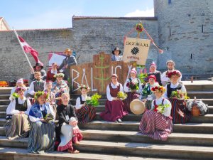 Siguldas folkloras kopa „Senleja” piedalās starptautiskajā folkloras festivālā Igaunijā