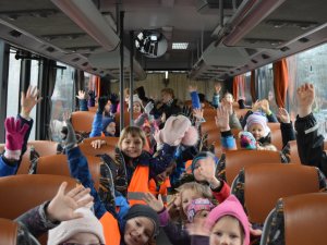 Bērnudārza “Pīlādzītis” bērni dodas Latvijas svētku veltītajā ekskursijā