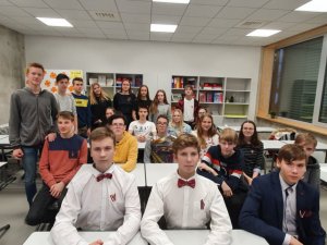 Siguldas Valsts ģimnāzijas skolēni atzīmē Lāčplēša dienu
