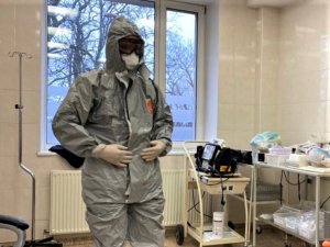 Siguldas slimnīcas ārstniecības personāls saņēmis sejas aizsargmaskas un respiratorus