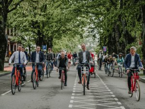 Siguldā atklāta pirmā velo iela Latvijā; pilsētā ievieš satiksmes mierināšanas risinājumus