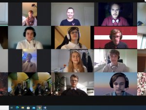 Siguldas Valsts ģimnāzijā pirmssvētku dienā bauda tiešsaistes koncertu