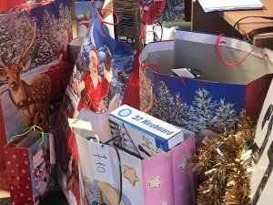 No “Laimas” labdarības namiņa Siguldas novada bērniem nogādātas 110 dāvanas
