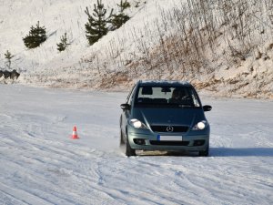 Autovadītājus aicina uz drošas ziemas braukšanas dienām Siguldā