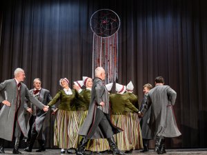 Deju kolektīvs “Sidrabdancis” iesildās 60 gadu jubilejas koncertam