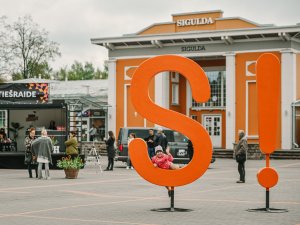 Turaidas muzejrezervāts aicina dalīties ar fotogrāfijām no Siguldas dzelzceļa stacijas laukuma