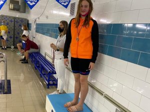 Siguldas Sporta skolas audzēknei sudrabs Latvijas jauniešu čempionātā peldēšanā