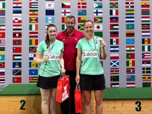 Badmintonistes Anna Kupča un Jekaterina Romanova uzrāda teicamus rezultātus