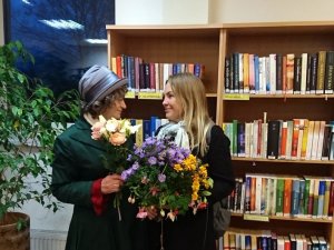 Allažu bibliotēkā norisinājies vakars ar latviešu dzejnieci