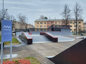 Raiņa parkā Siguldā lietošanai atvērts multifunkcionāls aktīvās atpūtas un sporta laukums