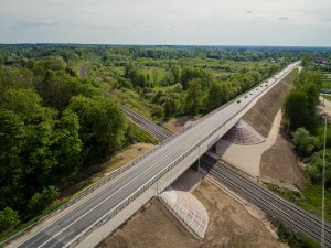 Siguldā jauns pārvads pār dzelzceļu un drošāka satiksme gājējiem