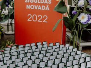 Medaļu “Esmu dzimis Siguldas novadā” saņēmuši 2022. gada otrajā pusgadā dzimušie mazuļi