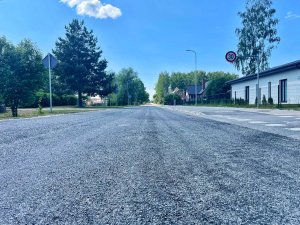 Pašvaldība pieprasījusi atjaunot Atbrīvotāju ielas segumu Siguldas pilsētā atbilstoši būvprojektam