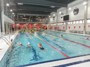 Pirmo reizi Siguldā Skolu sportā norisinājās peldēšanas sacensības